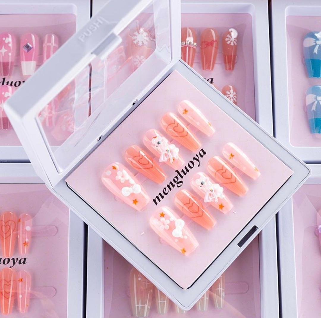 Press on nails